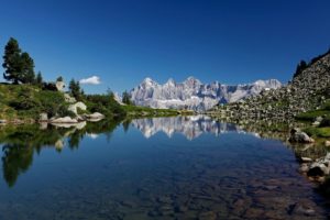 spiegelsee-mit-blick-auf-den-dachstein